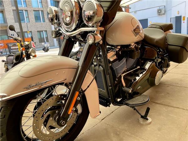 2025 HARLEY-DAVIDSON SOFTAIL FLHC HERITAGE CLASSIC