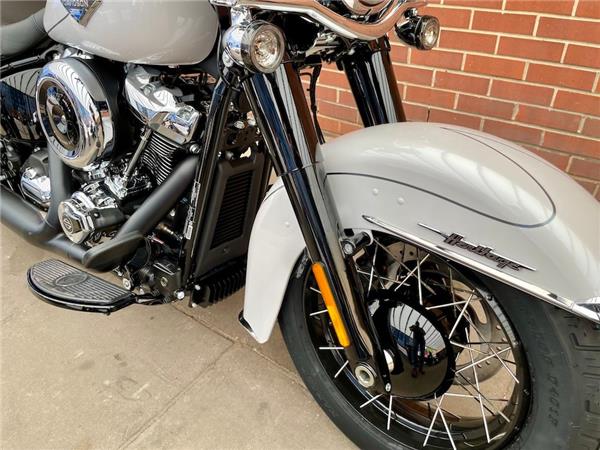 2025 HARLEY-DAVIDSON SOFTAIL FLHC HERITAGE CLASSIC