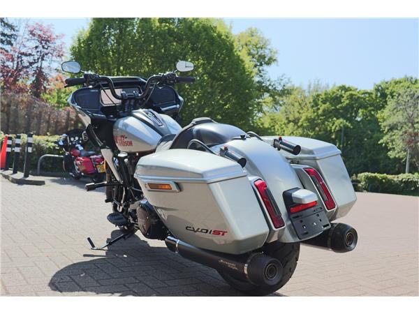 2025 HARLEY-DAVIDSON CVO ROAD GLIDE