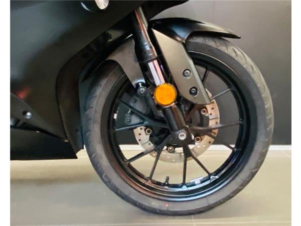 2023 Yamaha R-125 BLACK