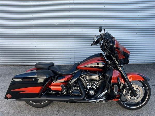 2017 Harley-Davidson CVO Street Glide FLHXSE