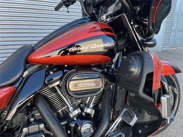2017 Harley-Davidson CVO Street Glide FLHXSE