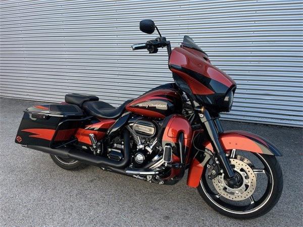 2017 Harley-Davidson CVO Street Glide FLHXSE