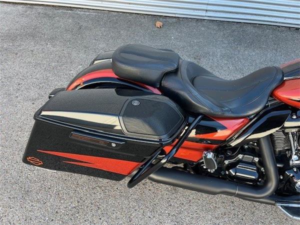 2017 Harley-Davidson CVO Street Glide FLHXSE