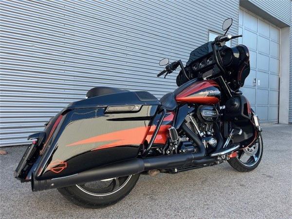 2017 Harley-Davidson CVO Street Glide FLHXSE