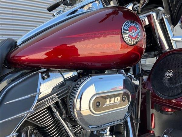 2013 Harley-Davidson CVO Road King FLHRSE