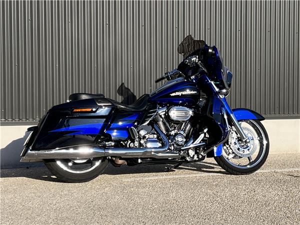 2017 HARLEY-DAVIDSON STREET GLIDE