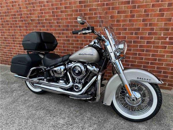 2018 Harley-Davidson Flde Softail Deluxe 1745