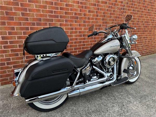 2018 Harley-Davidson Flde Softail Deluxe 1745