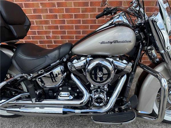 2018 Harley-Davidson Flde Softail Deluxe 1745