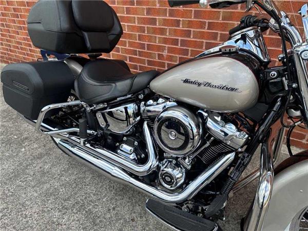 2018 Harley-Davidson Flde Softail Deluxe 1745