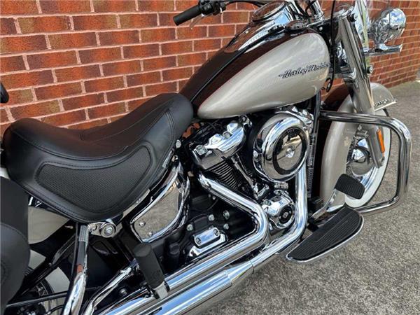2018 Harley-Davidson Flde Softail Deluxe 1745