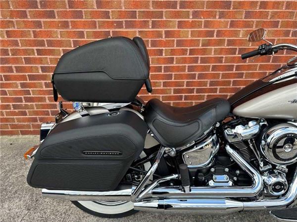 2018 Harley-Davidson Flde Softail Deluxe 1745