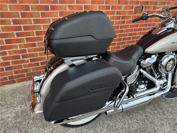 2018 Harley-Davidson Flde Softail Deluxe 1745