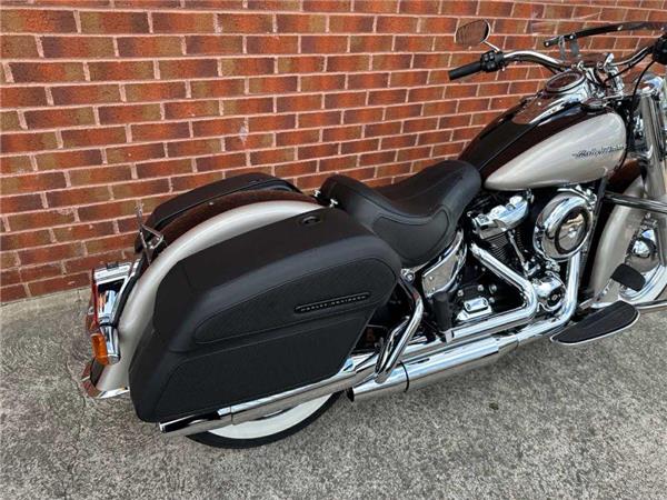 2018 Harley-Davidson Flde Softail Deluxe 1745