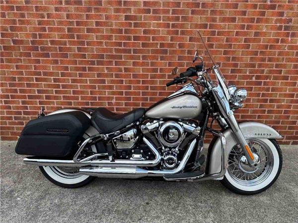2018 Harley-Davidson Flde Softail Deluxe 1745