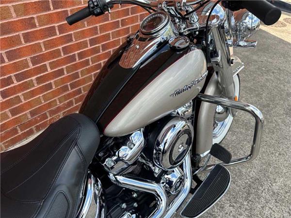 2018 Harley-Davidson Flde Softail Deluxe 1745