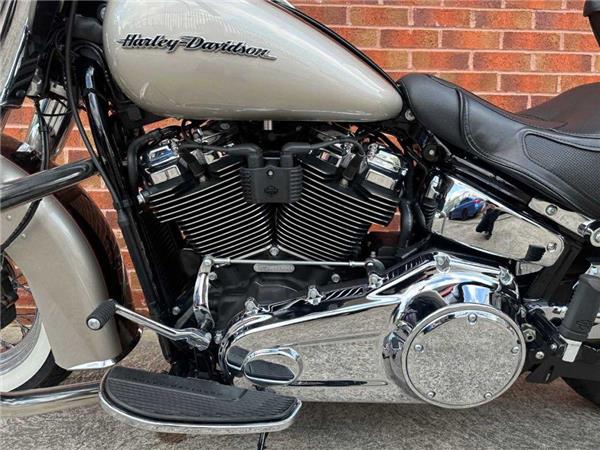 2018 Harley-Davidson Flde Softail Deluxe 1745