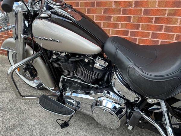 2018 Harley-Davidson Flde Softail Deluxe 1745