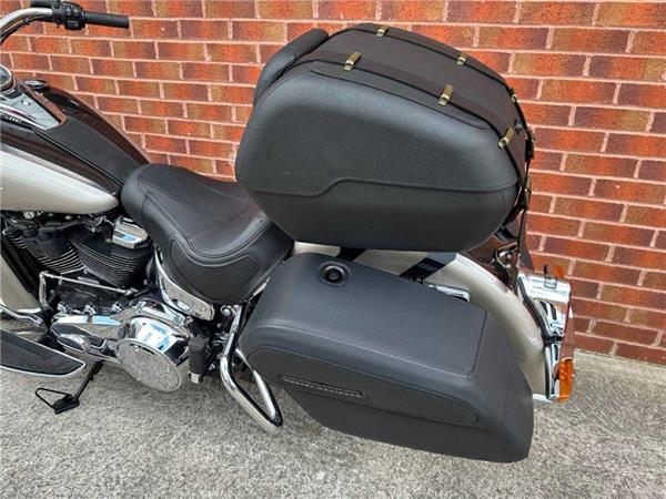2018 Harley-Davidson Flde Softail Deluxe 1745