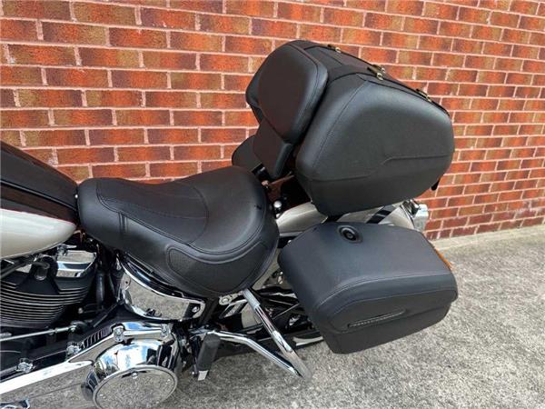 2018 Harley-Davidson Flde Softail Deluxe 1745