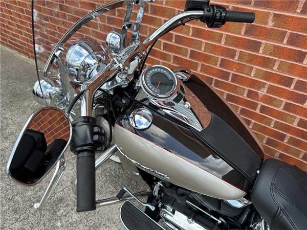 2018 Harley-Davidson Flde Softail Deluxe 1745