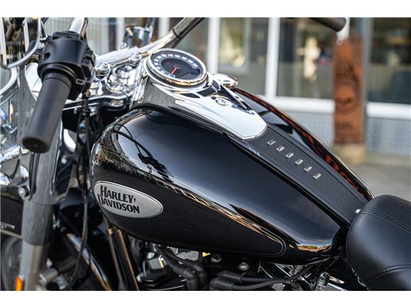Harley-Davidson Kiel Softail Heritage FLHCS 114 CUI -NEUWERTIG -
