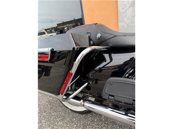 Harley-Davidson Touring FLHRC - Road King 