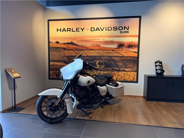 2022 HARLEY-DAVIDSON STREET GLIDE