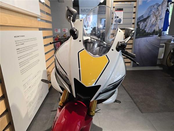 2022 Yamaha YZF R3 ABS White