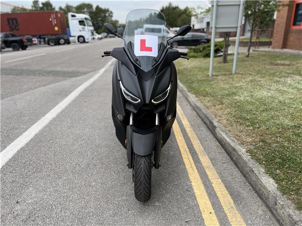 Yamaha X-MAX 125