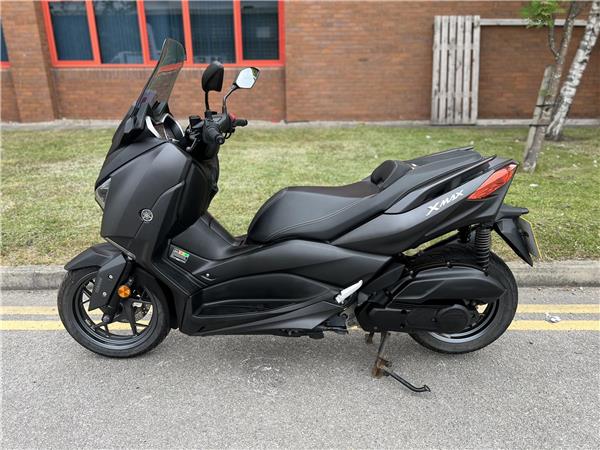 Yamaha X-MAX 125