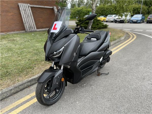 Yamaha X-MAX 125