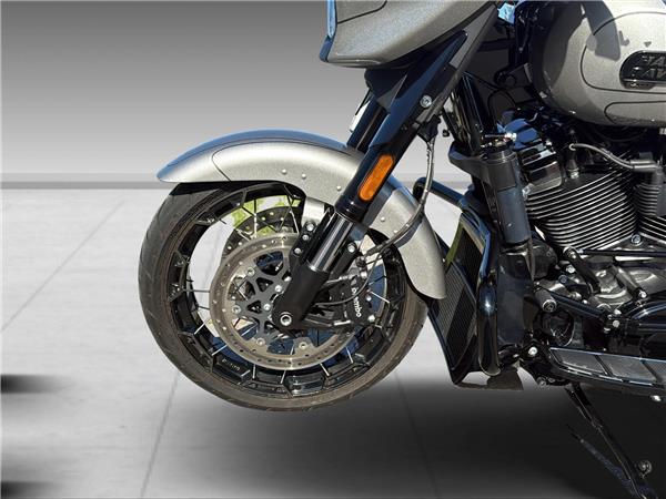 2023 HARLEY-DAVIDSON CVO FLHXSE Street Glide CVO 121