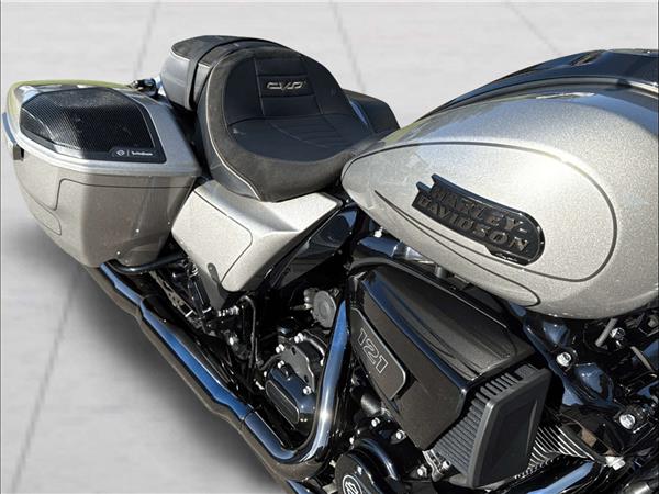 2023 HARLEY-DAVIDSON CVO FLHXSE Street Glide CVO 121