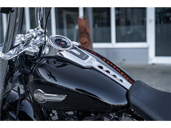 Harley-Davidson Kiel SOTAIL FAT BOY FLFBS 114 - JEKILL&HYDE - FAT APE
