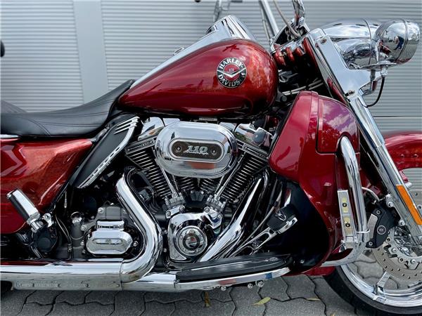 2013 Harley-Davidson CVO Road King FLHRSE