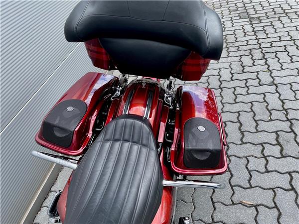 2013 Harley-Davidson CVO Road King FLHRSE