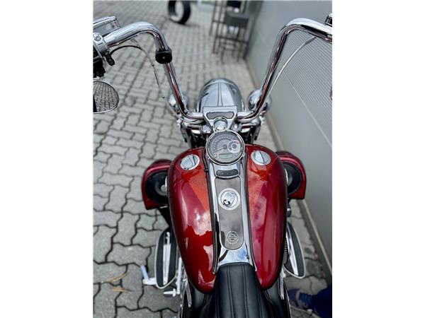 2013 Harley-Davidson CVO Road King FLHRSE