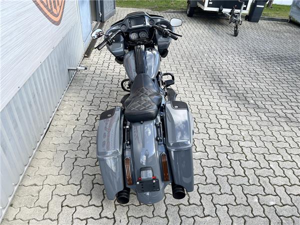 CVO Road Glide Gunship Gray 
