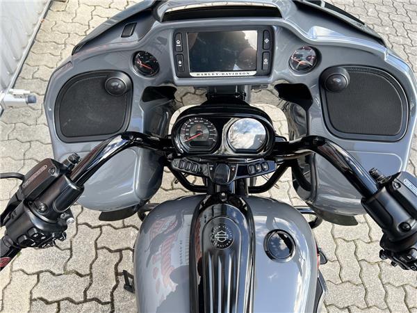 CVO Road Glide Gunship Gray 