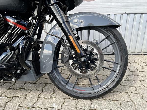 CVO Road Glide Gunship Gray 