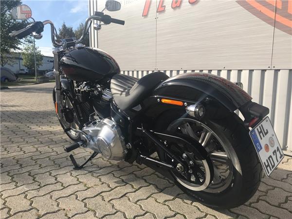 FXST Softail Standard Black Auf A2 drosselbar