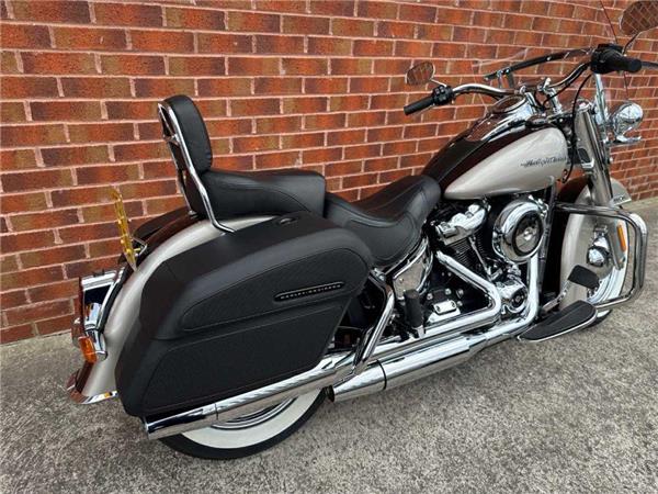 2018 Harley-Davidson Flde Softail Deluxe 1745