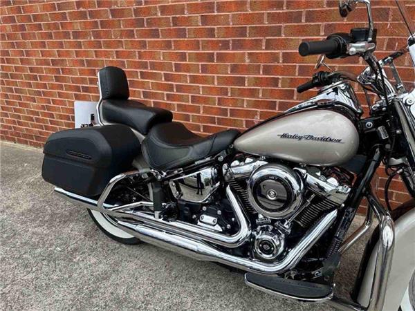 2018 Harley-Davidson Flde Softail Deluxe 1745