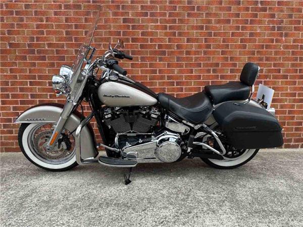 2018 Harley-Davidson Flde Softail Deluxe 1745