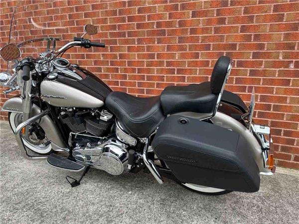 2018 Harley-Davidson Flde Softail Deluxe 1745