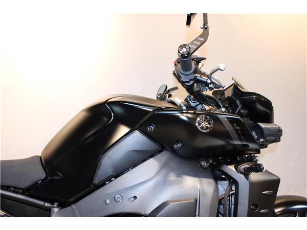 YAMAHA MT-10