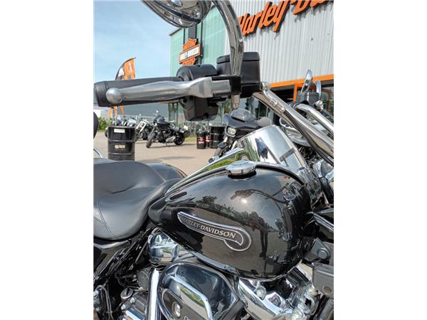 2018 HARLEY-DAVIDSON FREEWHEELER
