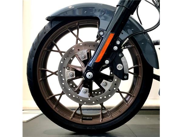 HARLEY-DAVIDSON STREET GLIDE ST 